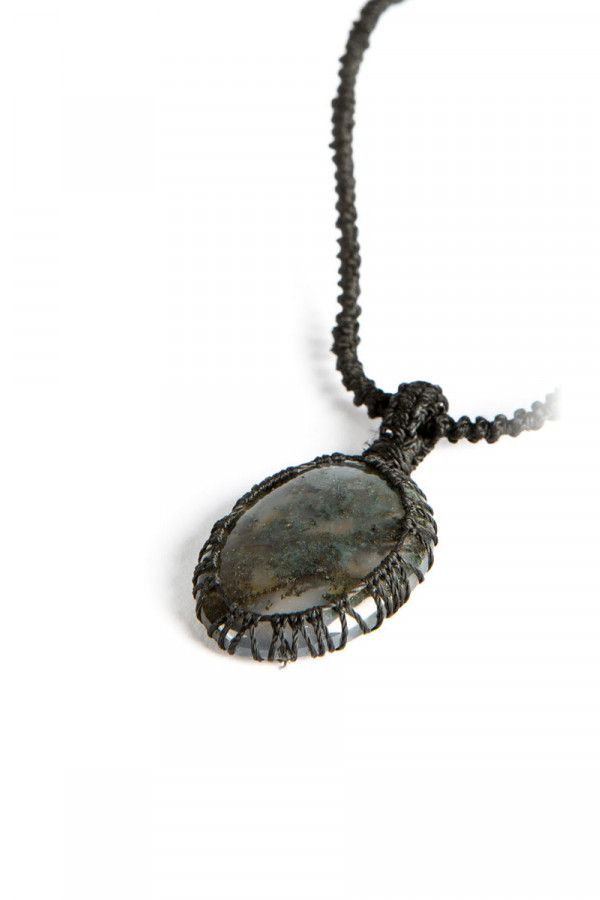 Кулон с камнем Северная природа