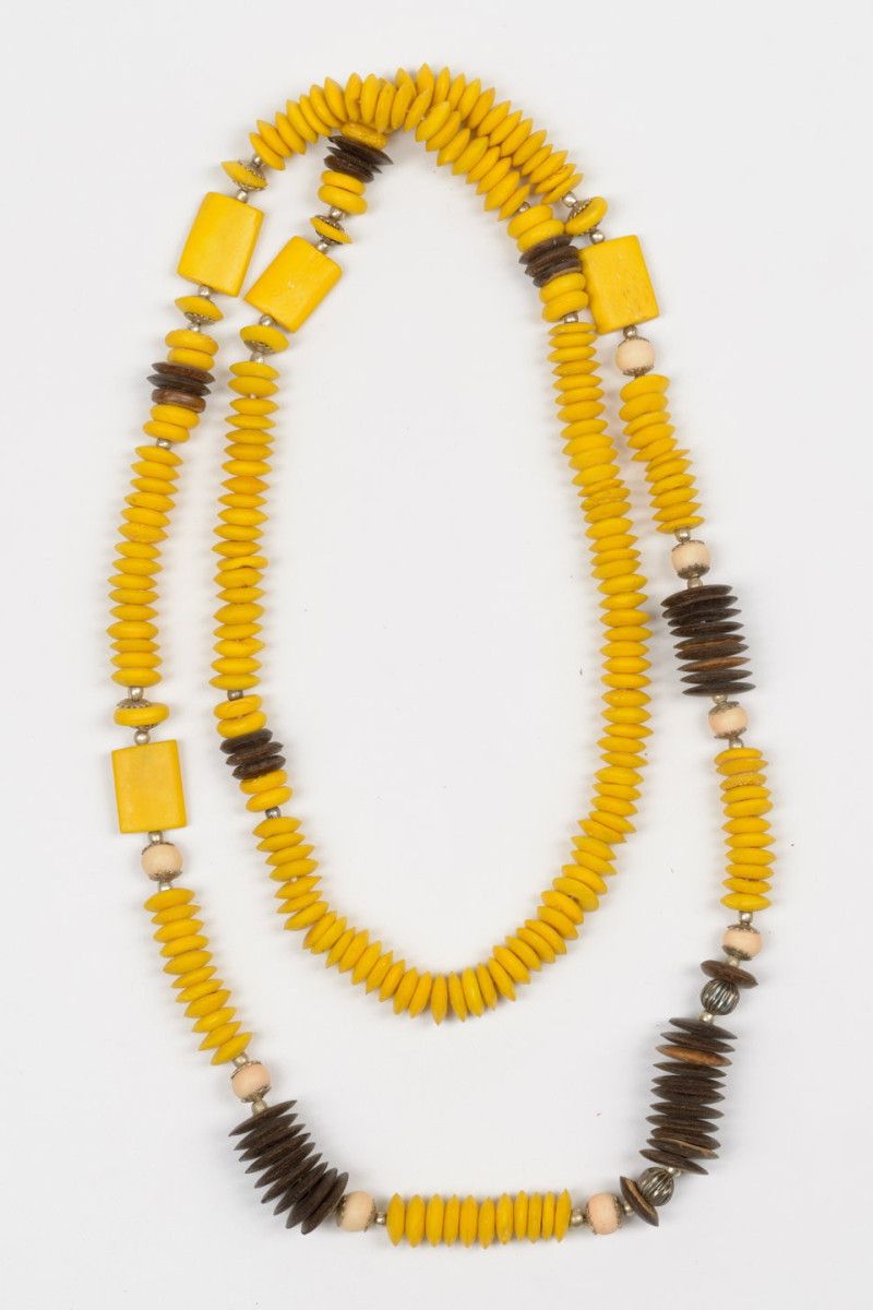 Бусы, дерево