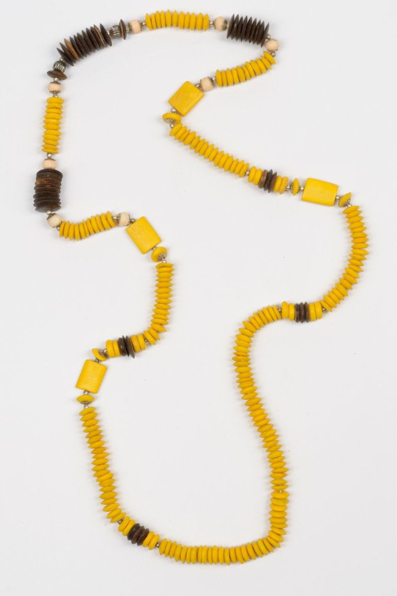 Бусы, дерево