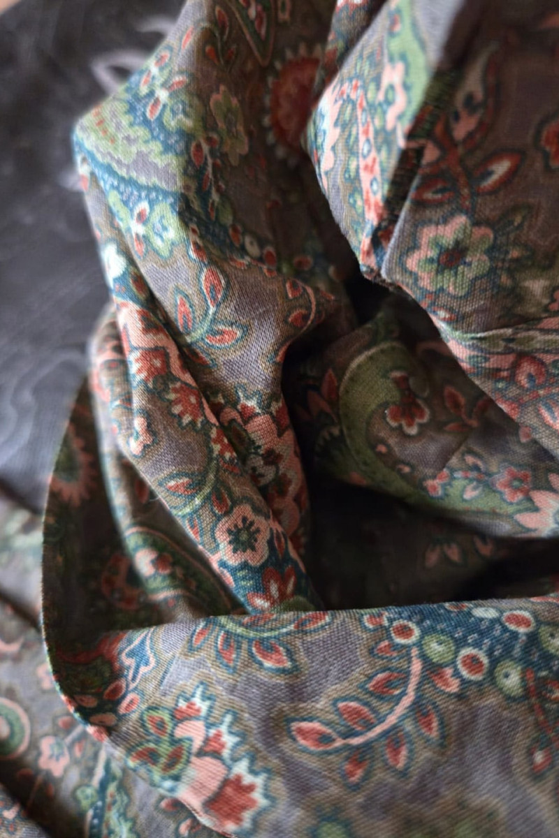 Топ с воротником Багмати