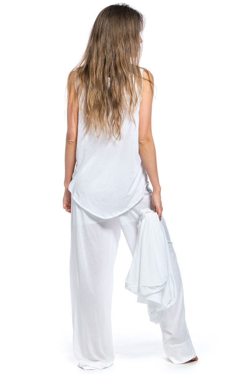 Белая однотонная майка Ведос