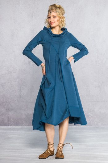 Платье с капюшоном Химават