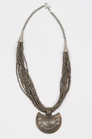 Колье с медальоном Лачунг