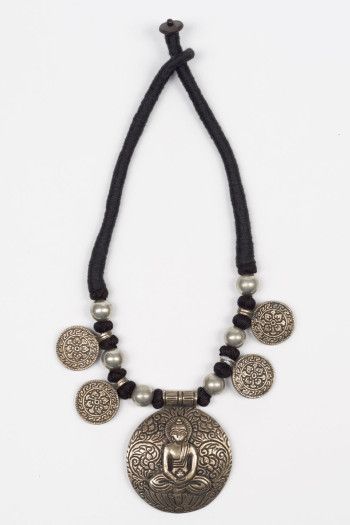 Плетеное украшение на шею Нарасимха